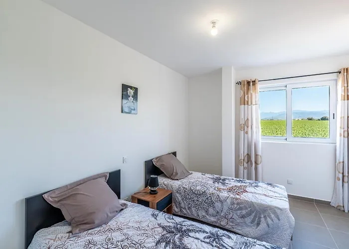 Les Terres Rouges Apartment *